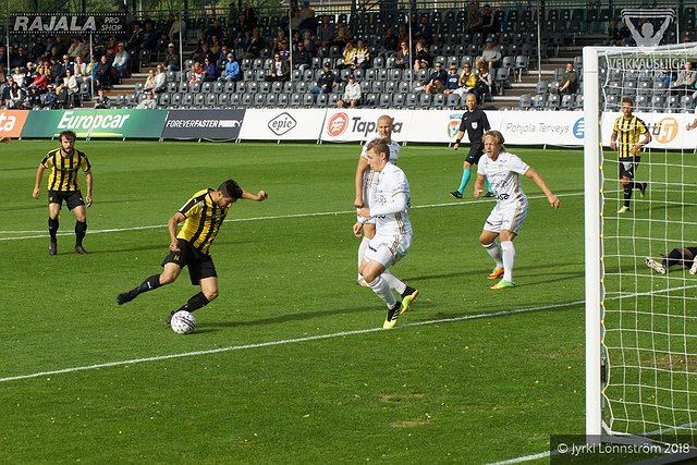 Preview: FC Honka no 14 Borjas Martin laukoo 1-0 maalin