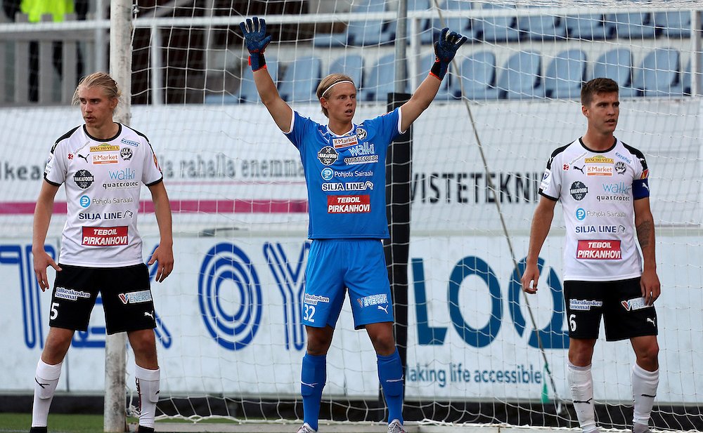 "Toivon että pystyn auttamaan joukkuetta" - HJK-maalivahti Tånnanderin tavoitteet korkealla