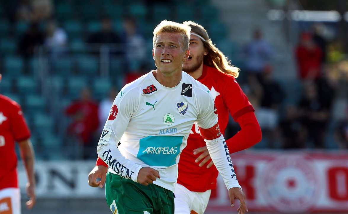 ​"Nyt meillä on veitsi kurkulla" – IFK Mariehamnin Gustaf Backaliden ei peittele tilannetta