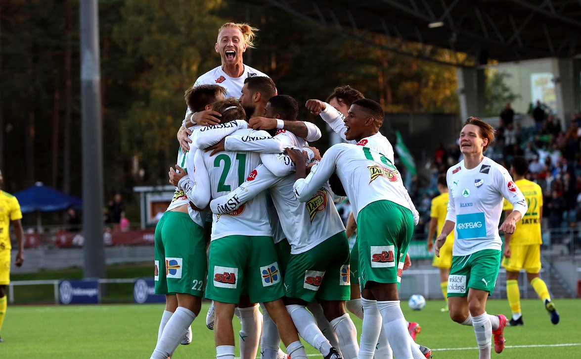​"Fantastista voittaa jälleen" – IFK Mariehamnin Niilo Mäenpää iloitsi pisteistä