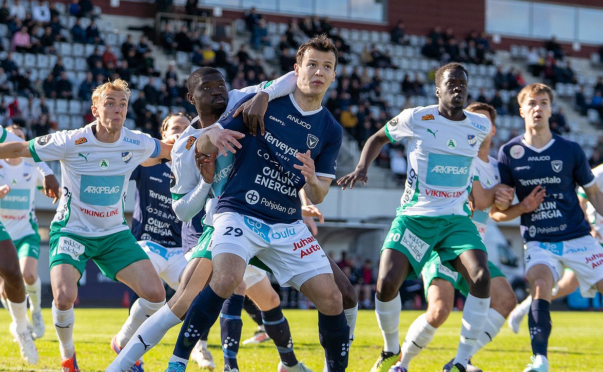 "Täytyy pystyä olla murehtimatta menneitä" - AC Oulun Santeri Silander katsoo eteenpäin