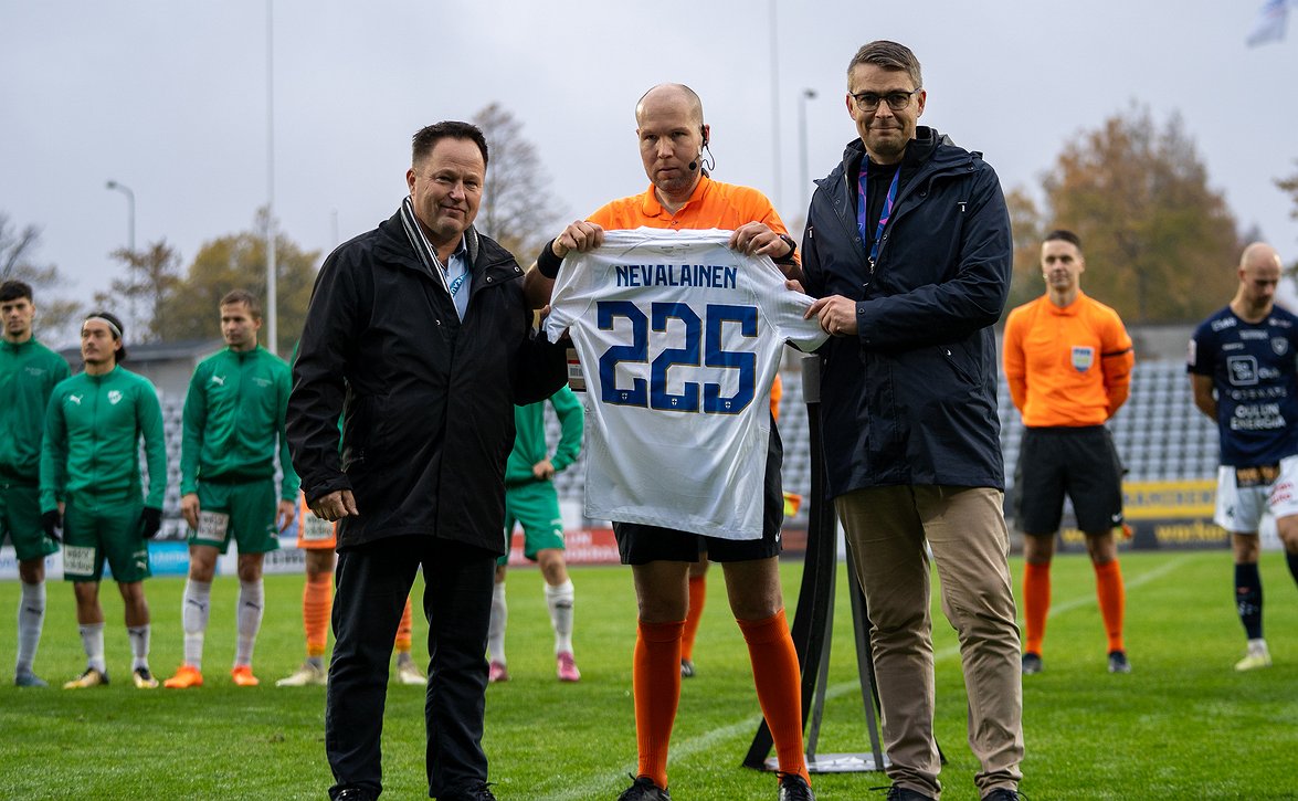 www.veikkausliiga.com
