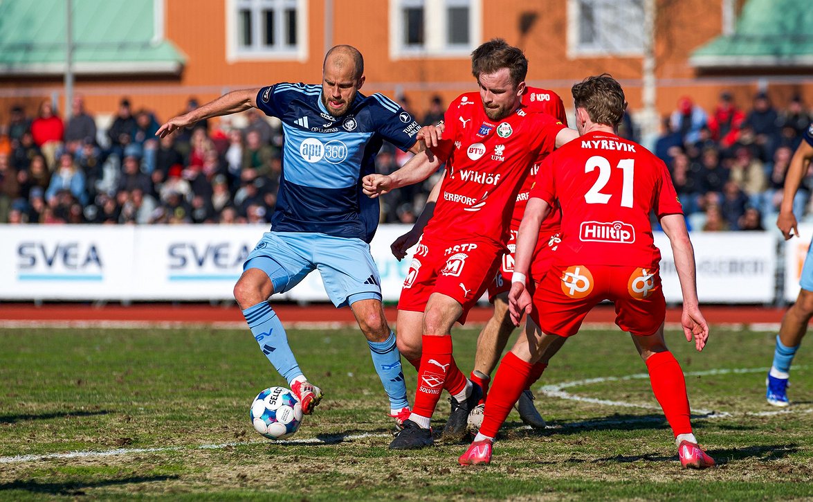 "HJK ansaitsi voittonsa" - Jaro-luotsi Niklas Vidjeskogille jäi hapan maku parista maalista