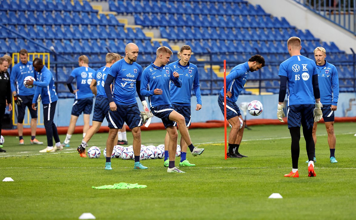 "Totta kai iso peli meille" - Huuhkajat tiukassa paikassa Montenegrossa