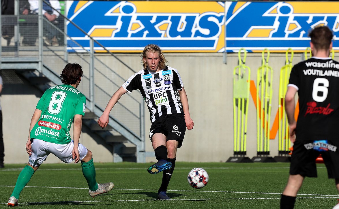 FC Hakalla uusi testipelaaja harjoituksissa