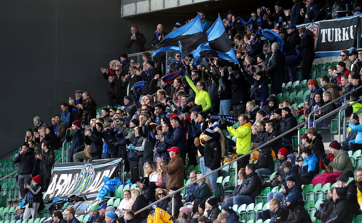 FC Inter avasi kauden kausikorttilaisten kanssa 