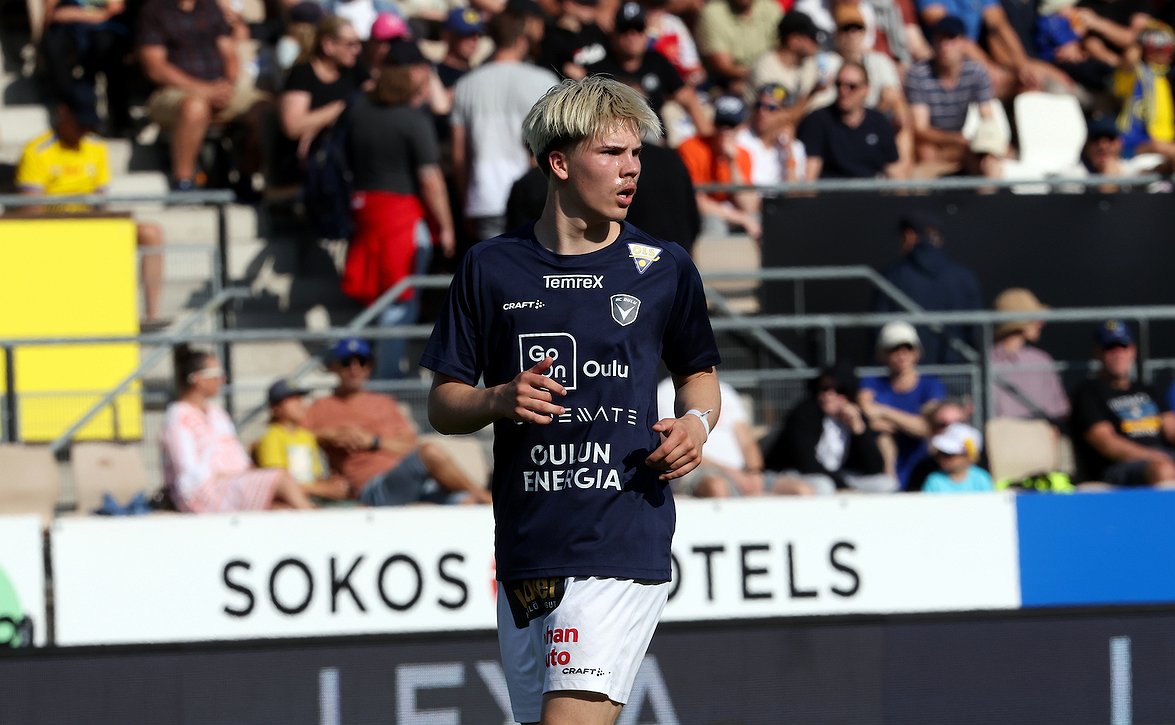"Yksi viime kauden positiivisimmista yllättäjistä" - Julius Körkkö ja AC Oulu jatkosopimukseen