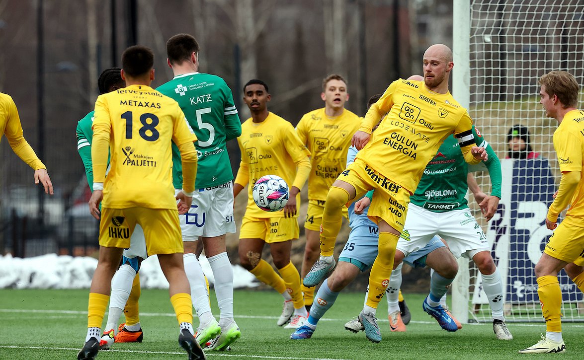 Niklas Schulz AC Oulun maalin suulle