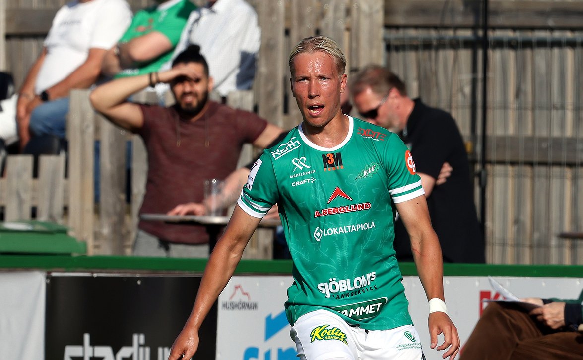 "Tämä oli taas tällainen ottelu" - johdon menettäminen turhautti EIF:n Joel Lehtosta