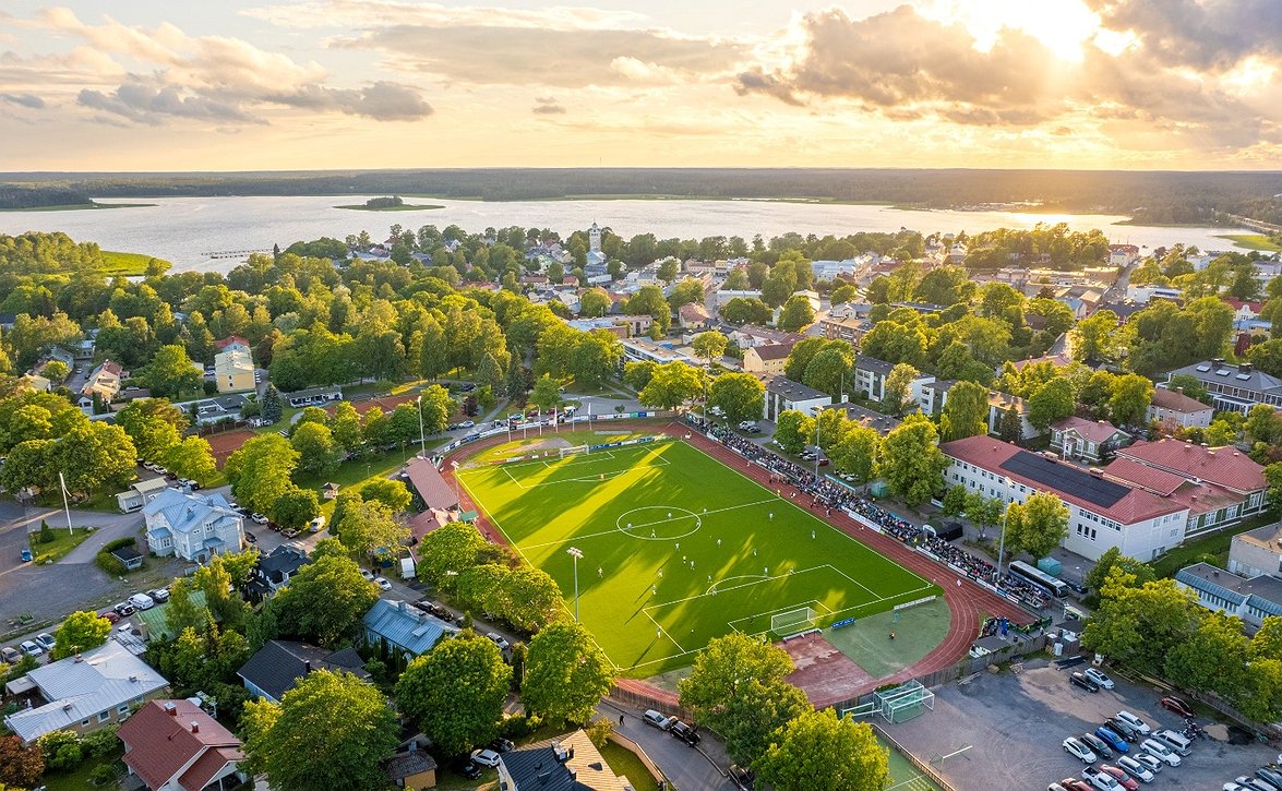 ​Uusi katsomo Ekenäs Sparbank Arenalla valmiina sunnuntain otteluun