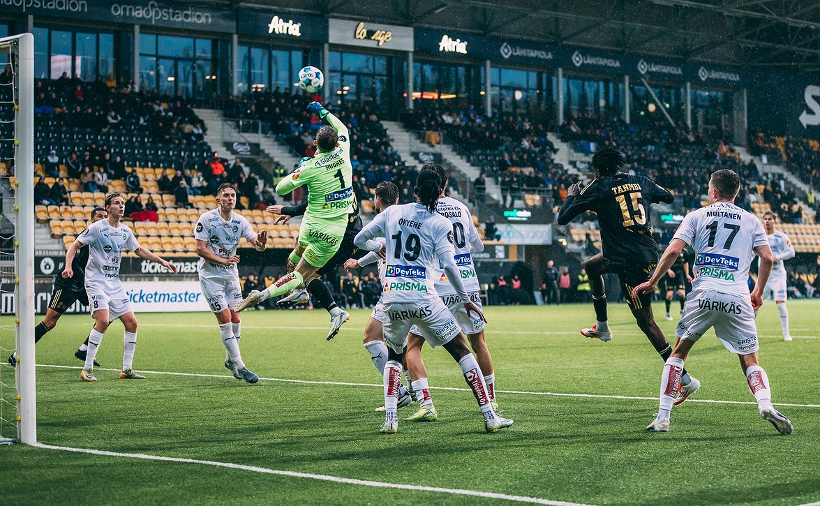 "Emme olleet tänään parhaimmillamme" - SJK-luotsi Stevie Grieve manasi lopun puolustamista
