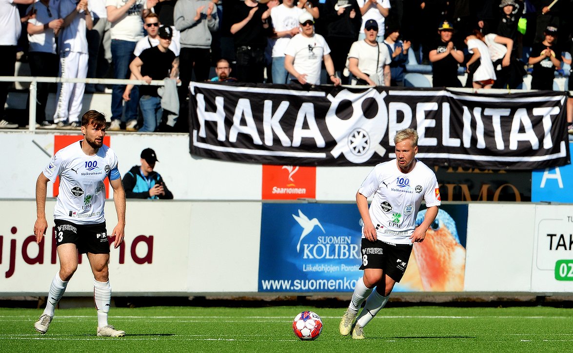Haka huutokauppaa juhlapelipaitoja - tuotot vähävaraisten perheiden jalkapalloharrastukseen
