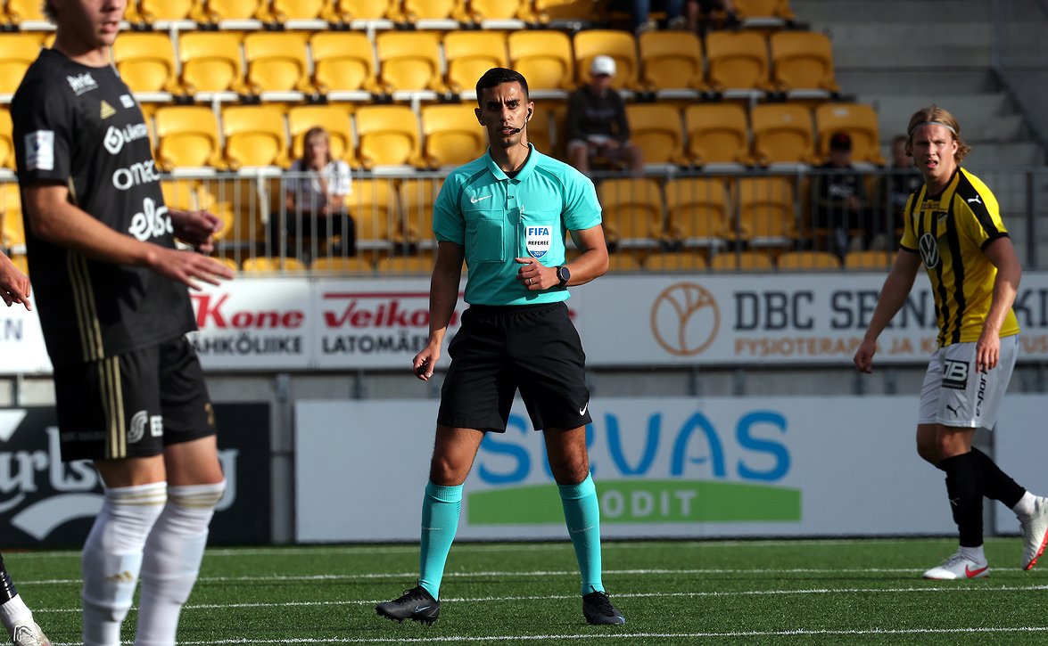 Al-Emaran kolmikko Manchester Unitedin ja Young Boysin välisessä UEFA Youth Leaguen ottelussa 