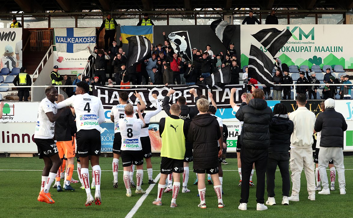 FC Hakan pelaajia mukana syysloman jalkapallokoulussa