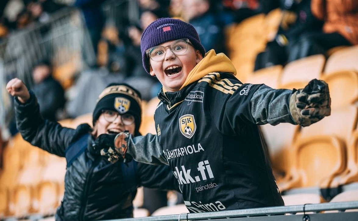 Mestaruussarja käyntiin OmaSp Stadionilla lauantaina - ​SJK jakoi lippuja Seinäjoen alueen peruskouluihin